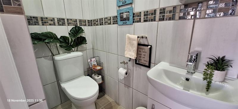 2 Bedroom Property for Sale in Reebok Western Cape